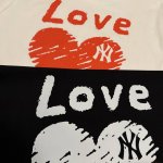 mlb爱心印花男女宽松纯棉圆领短袖 原版260G纯棉精梳面料 亲肤舒适 采用进口数码机器立体胶印 不开裂不脱胶 穿上就是舒适自在 减龄又显瘦的存在 慵懒而随性