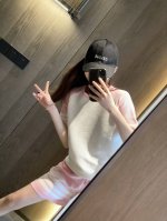 150【高定版 套装】 tb 清甜少女风针织短裤套装 流畅干净的卫衣Tee版型 松量和廓形都很慵懒松弛的时髦味道经典落肩设计 做了更加缓和的肩线处理肩膀线条更贴