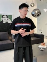 蒙口春夏新款首发专柜最新款短袖圆领T恤 高端订制 设计前卫时尚！品牌Logo重工艺设计 高端定制230克面料.手感柔软.穿着舒适.专柜级别精致车线.做工精细.上