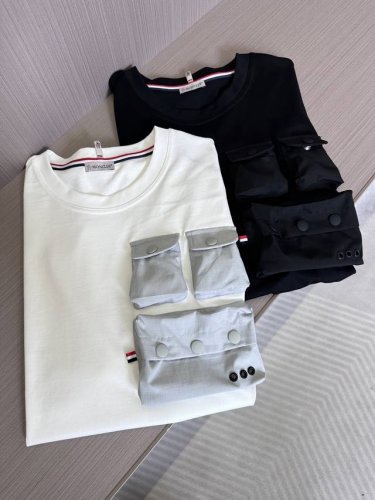Moncler2025Ss早春新款圆领短T Moncler短袖选用新疆长绒棉面料，无论是柔软亲肤的棉质，还是透气速干的科技面料，都有着出色的透气性与吸汗性，抗皱