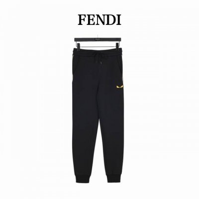 fendi 芬迪 小眼镜刺绣双F织带卫裤 Fd经典元素上身休闲舒适，衣身同色无色差，工费昂贵。 前口袋脚处犀利小眼睛刺绣+亮色双F织带搭配，非常醒目吸睛， 内里