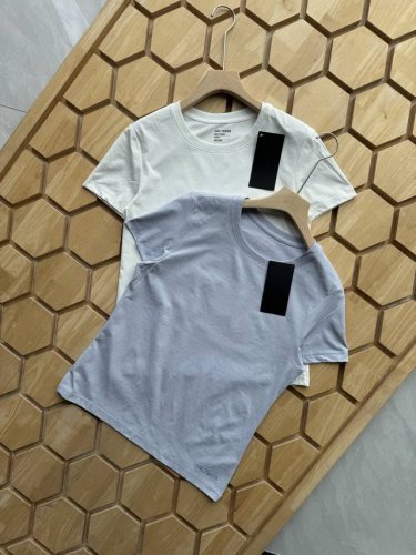 始祖鸟 Arc'teryx 女士Taema Crop Logo速干短袖T 1. 面料与科技： 采用phasic Lt速干面料 80%再生涤纶 ，具备吸湿排汗、透