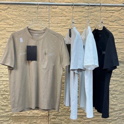 Arc'teryx 始祖鸟25Ss男士新款圆领速干户外休闲短袖T恤！ 极富潮流元素的一款单品，符合鸟家时装美学形态设计，胸前经典Logo，非常招眼且时髦的细节设