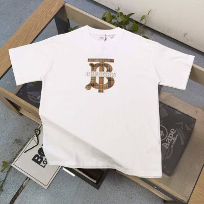 110 【款号：Cx3006】高版本 2025新款Burberry巴宝莉Tb贴布刺绣字母Logo绣花图案休闲情侣宽松短袖T恤，独一无二的活性环保面料染色，32支