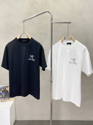 arc’Teryx始祖鸟独家专供新款原单男士休闲短袖 高端定制 高版本 时尚百搭爆款进口面料 手感超柔软细腻 穿着亲肤舒适 高端精品 代工厂P精细做工 上身非常