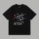 顶级版本 区别通货 款式：始祖鸟Arcteryx重叠Logo短袖 颜色：图片色 尺码：Xs-L 面料：300克双织纯棉 辅料：全套定制辅料 无性别区分 男女同款