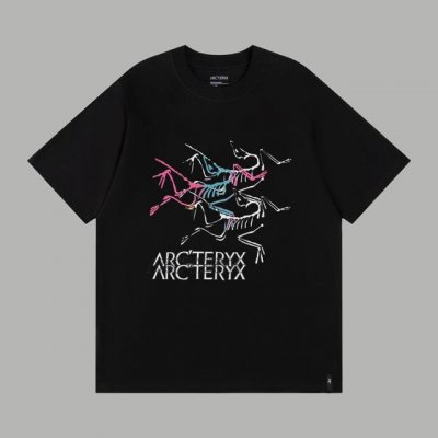 顶级版本 区别通货 款式：始祖鸟Arcteryx重叠Logo短袖 颜色：图片色 尺码：Xs-L 面料：300克双织纯棉 辅料：全套定制辅料 无性别区分 男女同款