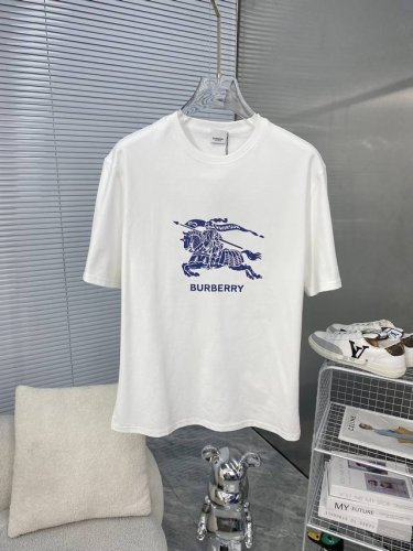 Burberry巴宝莉 2025Ss春夏最新款短袖T恤出货啦！！ 2025新款T恤 高版本专用面料 高克重纯棉丝光面料 上身舒适不失挺阔 针脚刺绣工艺、数字印花