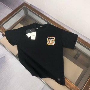 Fen*Di 芬迪 25Ss最新款百搭短袖T恤男女同款！！ 胸前假口袋撞色刺绣Logo工艺！特供定制面料！加上紧密纺纱工艺又使面料光滑紧密得到整体面料的高级感，