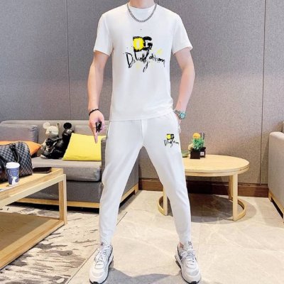 直 D&G杜嘉班纳 胖子福音 2025官网同款.世界知名奢侈品牌.夏季男士 双丝光 高品质货套装 采用进口原单面料 ，当季时尚潮流款，百搭爆款。简洁大方，精密的