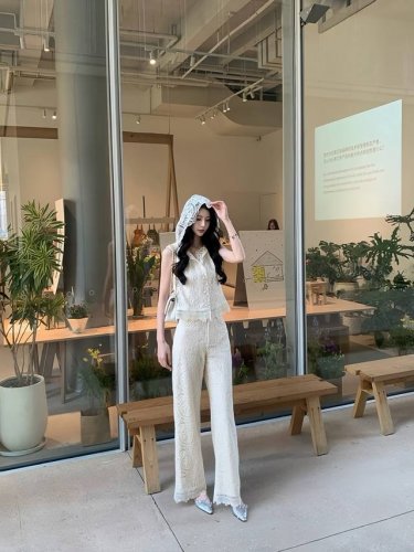 高货上新！ 热恋岛屿 定制高品质小香风亮片蕾丝连帽外套长裤子两件套 清冷松弛感大方得体穿搭 包补单爆款单色四码 S M L Xl