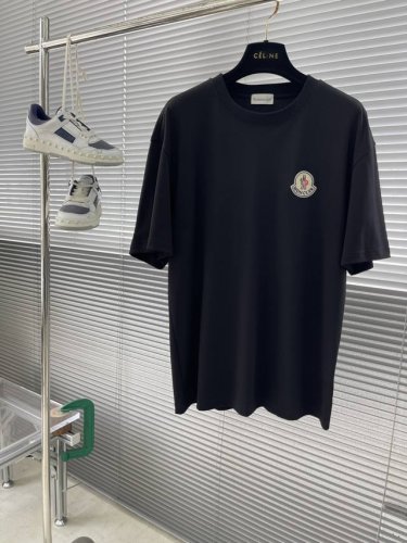 Mon 25Ss春夏独家专供新款原单男士休闲短袖 时尚百搭爆款 进口定制新疆长绒棉面料 手感超柔软细腻 穿着亲肤舒适 高端精品 身非常赞 男士必备单品 三标齐全