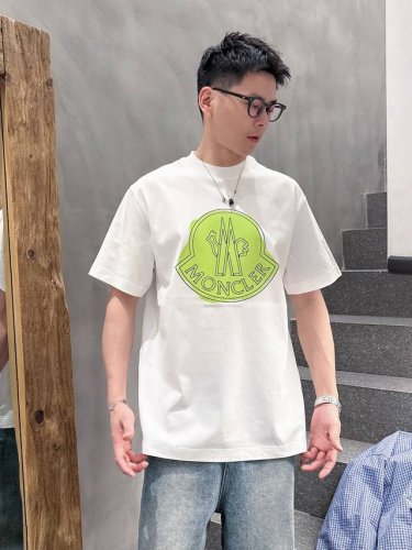 mon* 2025Ss春夏新款棉质圆领短袖T恤 胸前完美配色印花工艺 顶级丝光棉面料定制 标准版型 黑 白 两色 男女同款 码数：S M L Xl Xxl