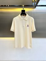 moncler 蒙口 25S春夏男士polo短袖T恤 标识标签polo衫 这款棉质珠地面料polo衫诠释经典设计 是衣橱的基本 款实用单品 有领款式 点缀三色饰