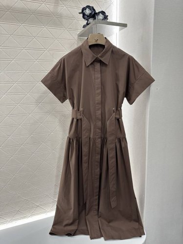maxmar*2025新品上架 翻领腰带连衣裙 定制Yb斜纹全棉材质 质感舒适 垂顺有型 隐藏式纽扣开襟 短阔袖腰带连衣裙 收型舒适 腰间本布腰带穿孔勾勒曲线
