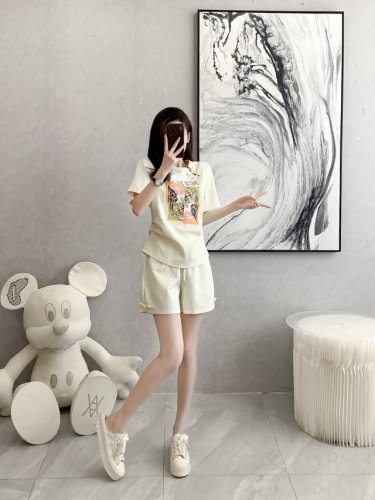 棉 聚酯纤维 氨纶 96 60 64 42 杏色 小码数据，依次是胸围，衣长，腰围，裤长 短袖短裤套装 码数：S~Xl 每大一个码数，胸围腰围＋4厘米，衣长裤长