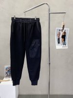 y-3山本耀司独家专供新款 休闲裤 高端版本！专柜定制面料 透气舒适度高，细节无可挑剔，品牌元素设计理念，体现高品质。手感细腻柔软！呈现休闲裁剪，上身版型超赞！