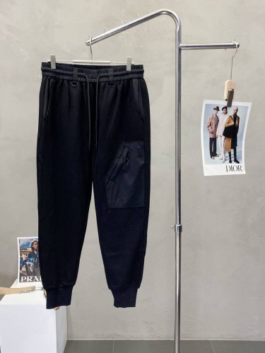 y-3山本耀司独家专供新款 休闲裤 高端版本！专柜定制面料 透气舒适度高，细节无可挑剔，品牌元素设计理念，体现高品质。手感细腻柔软！呈现休闲裁剪，上身版型超赞！
