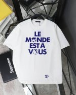 louis Vuitton 路易威登Lv 2025新款植绒字母标语短袖 Louis Vuitton，法国路威酩轩集团-Lvmh旗下品牌，著名奢侈品箱包和皮具品牌