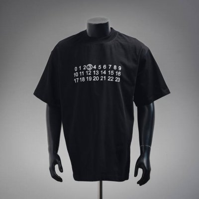 Maisonmargiela 马吉拉 25Ss 数字3字母印花短袖T恤 Logo标识精致升级，灵感源自八十年代复古原版面料官方同款短袖T恤 定制280克同缸染面
