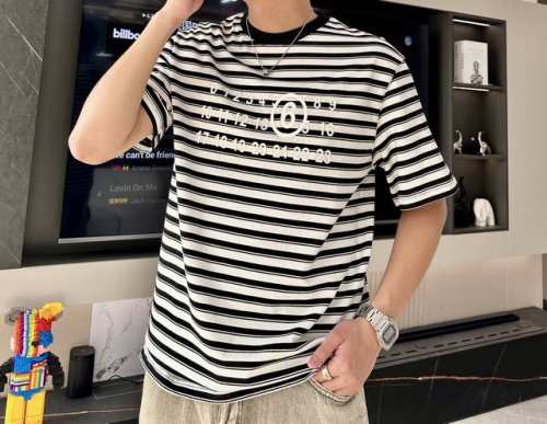 sg 男女同款 ，马吉拉Mm6 春夏最新胸前数字条纹圆领短袖T恤，宽大版型Over Size风格，完全不挑身材，整体效果宽松却极具韵味，不会松垮到没型，穿搭更是