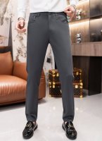 prada 普拉达 顶级货品 2025春夏新款休闲裤！官网同步发售。品牌经典Logo休闲裤 ，定制面料，舒适度极好，手触感强烈。辨识度极高，完美品相工艺。 尺码
