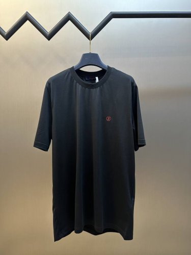 Lv 经典徽标纯棉短袖 采用50支双股液氨棉面料 170G 1*1索罗纳罗纹 进口机刺绣 size S M L Xl