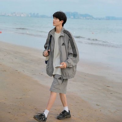 套装阿迪达斯Adidas美式夏季新款Upf70+防晒衣套装情侣休闲短款条纹Pu印花防晒套装外套短裤 此款面料采用Upf70+防晒褶皱面料轻薄透气零负重感！非常舒