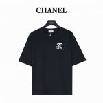 Chanel 香奈儿 24Ss 彩色字母短袖T恤 面料采用定制240G 26支特滑双股精棉平纹高密无尘全棉布料。前幅高密度加厚，走线平整，代工品质，全套定制辅料