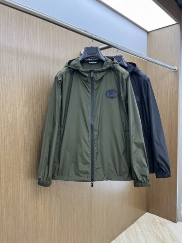 bbr 2570开春新款男士连帽夹克外套，高定专柜面料 透气舒适度高，细节无可挑剔，品牌元素设计理念，做工考究工艺复杂，专业代购级体现高品质。Lz手感细腻柔软！