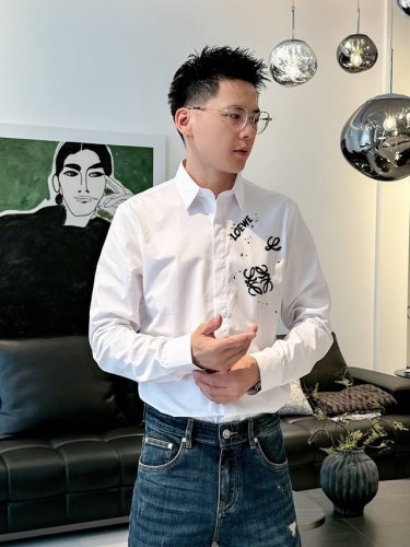 罗意威 Loewe 码数38-43 专柜最新款男士必备款衬衫，100%天然棉，舒服透气，原单狠货，原版面料，柔软舒适，1F上身高端又奢华，足够场面的档次，这款衬
