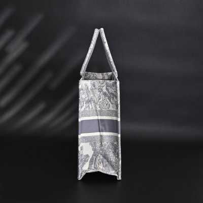 dior迪奥Cd Tote动物园托特包购物袋 大号 纹路清晰，刺绣细节完美 Size 42*35*18