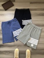 tb丨Thom Browne 汤姆布朗 色织四条杠男女款抽绳短裤五分裤. 颜色 灰色 蓝色 藏青色. 材质 定织定染纯棉面料. 尺码 1 2 3 4 5码. 辅