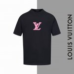 款号#Z58 Lv小标字母发泡印花圆领短袖 Louisvuitton官网一致款式 面料：32支双纱280克纯棉面料 同缸同色织染螺纹 颜色一致 工艺：进口机器植