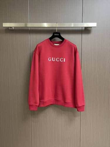 GUCCI 字母标识印花新年红卫衣，字母徽标印花，经典标识情侣款卫衣。蛇年限量款新年红，新春喜庆节日氛围感直接拉满。客供精纺针织棉面料，轻柔舒适高密度机织工艺让