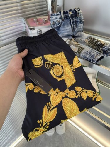 Versac* 范思哲Ss季上新品 Monogram数码热转印印花 Fight Mode 范思哲系列出品 睡衣风搭配橡筋直筒裤 低调奢华高级 搭配绲边点缀勾勒出