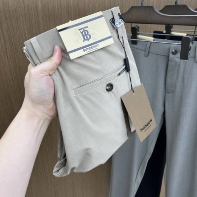 Bbr 2540Ss春夏新品，官网同步有售，男士高端商务休闲西裤，高端进口面料，带弹力，后面采用硅胶字母压胶，五搭配，即经典又时尚，合体裁缝，上身效果无约束感