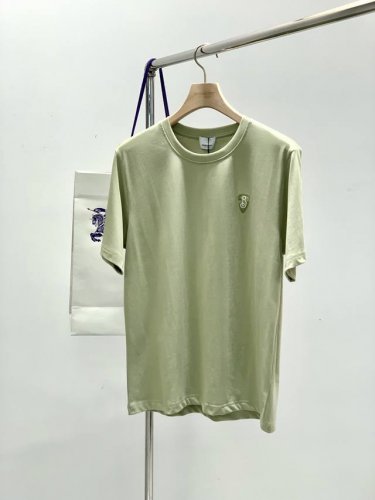 burberry 巴宝莉，2025夏季最新品，专柜同步有售，原单狠货，时尚休闲圆领短袖T恤，进口原版面料，上身舒适透气，顶级刺绣工艺字母图案装饰Logo，档次极