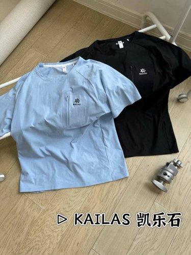 kailas 凯乐石 夏季新款男子运动高弹圆领速干短袖T恤 -立体 Logo 超吸睛：胸口的立体 凯乐石Kailas 经典胸标Logo！精致工艺让它从一众 T