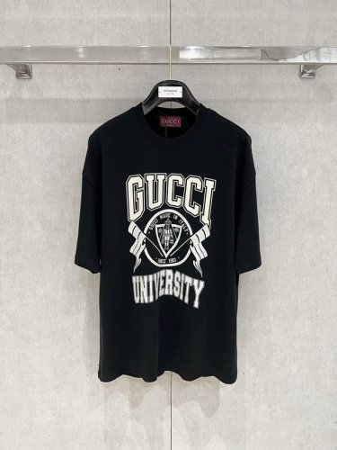 gucci 25新款短袖Yyds 日常出门闭眼搭 定制纯棉弹力棉面料短袖T恤 魅力在于创造了简约奢华感的时尚,随意搭配感受英式风格独特气质. 宽松的版型展现出休