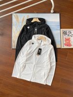 高品质 性价比超高！ 迪桑特Descente综训防晒服，重新定义了轻薄与防护的边界。超轻量化设计，薄如蝉翼，却拥有Upf80+的卓越防晒能力，为您抵御紫外线的侵