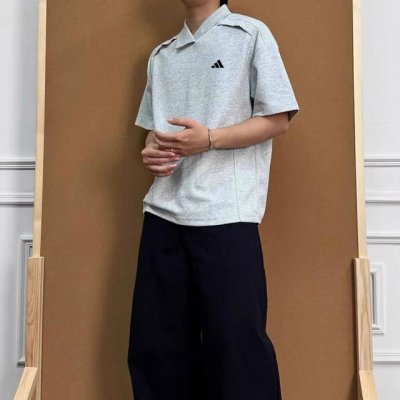 款号 Wkd29 adidas阿迪达斯2025Ss 不规则拼接领口 polo短袖T恤 情侣款 最经典的一款常青小标设计 胸口精美的印花Logo设计 质感亲肤舒适