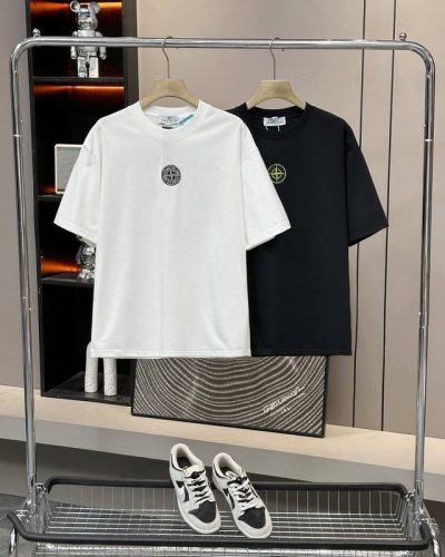 石头岛25Ss夏季新款后背字母Logo情侣款短袖 超级经典的一款百搭T恤 男女同款 情侣可搭 店主强烈推荐 采用纯棉280G双纱面料 手感细腻柔软 亲肤透气 胸