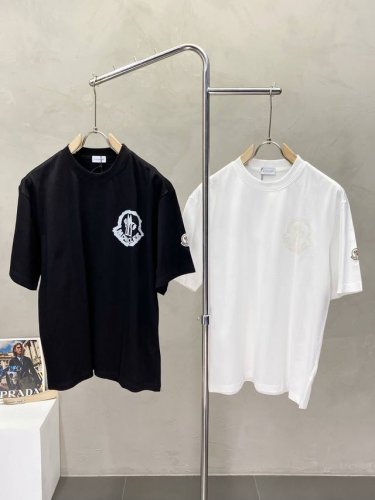 moncler蒙口独家专供新款原单男士休闲短袖 高端定制 高版本 时尚百搭爆款进口面料 手感超柔软细腻 穿着亲肤舒适 高端精品 代工厂P精细做工 上身非常赞 男