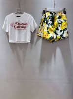 套装Dg杜嘉新品经典时髦字母Logo印花短袖圆领修身短款纯棉T恤简约百搭上衣金黄色玫瑰花印花短裤 套装两件套。Smlxl