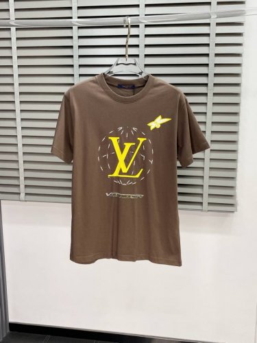Louis Vuitton路易威登独家专供新款原单男士休闲春夏短袖 高端定制 高端版本 时尚百搭爆款进口面料 手感超柔软细腻 穿着亲肤舒适 高端精品 代工厂p精