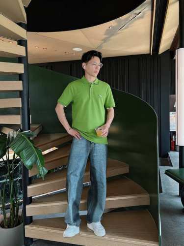 prada 2025Ss夏季新款 Logo男士翻领polo衫！经典商务男款，高端男装的天花板级别的商务男款！简约时尚大气不失优雅，单穿内搭体面过人，品质控 细节