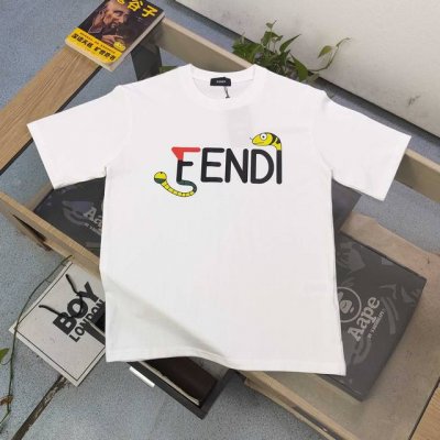 款号：Dg25665 2025新款Fendi芬迪蛇年限定图案Logo字母印花休闲情侣短袖T恤，经典图案设计，朋克不羁！！采用250G克重纯棉面料，印花很稳固的，