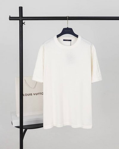 顶级版本.官网品质 Louis Vuitton*路易威登 Lv 提花袖 毛织短袖T恤 毛料选用100全精梳棉纱纱线，从工艺上来说，精梳棉在制作的过程中会清理出多