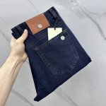 Zegna*杰尼亚 高端定制 2025早春薄款最新款牛仔裤 柜台同步发售 小直筒版型 进口固色面料 原版定制复刻 客供五金辅料 原单品质 重工洗水牛仔布 柔软舒